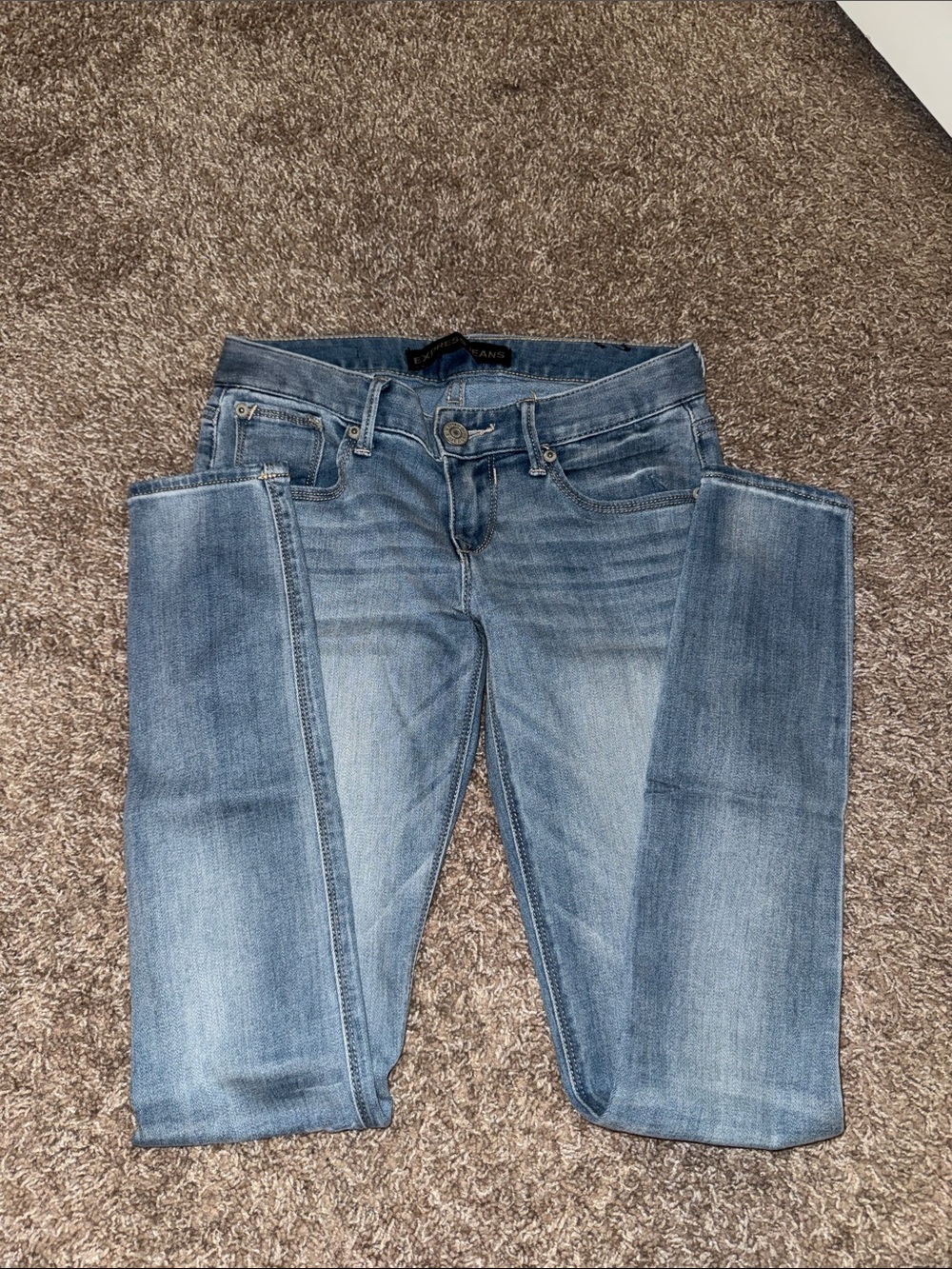 Light Wash Women’s Skinny Jeans